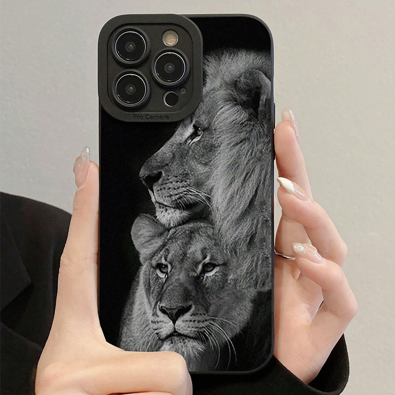 精巧で穴あきのカラフルなライオン柄のiPhoneケース (i - Xo Phone Accessories のレビューと価格