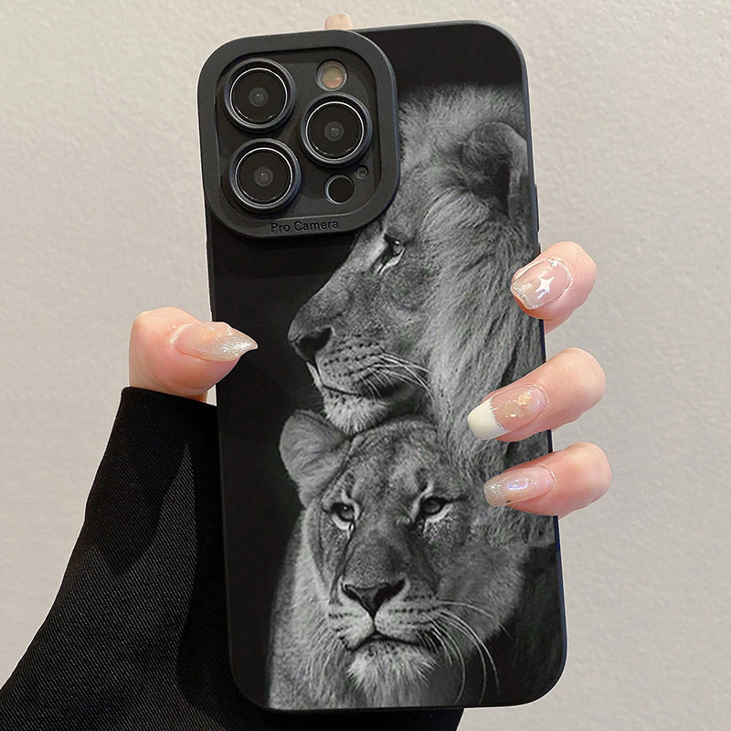 精巧で穴あきのカラフルなライオン柄のiPhoneケース (i - Xo Phone Accessories のレビューと価格