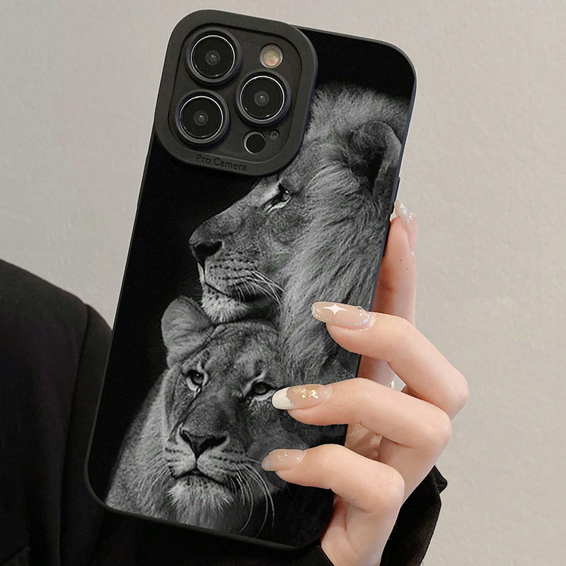 精巧で穴あきのカラフルなライオン柄のiPhoneケース (i - Xo Phone Accessories のレビューと価格