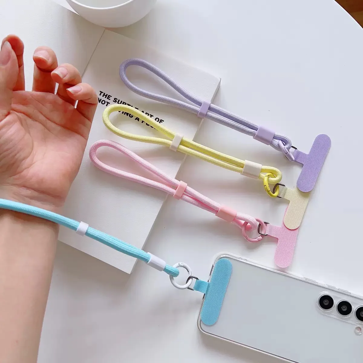 ファッションキャンディーカラー携帯電話ストラップ調節可能なリ - Phone Accessories Keychain のレビューと価格