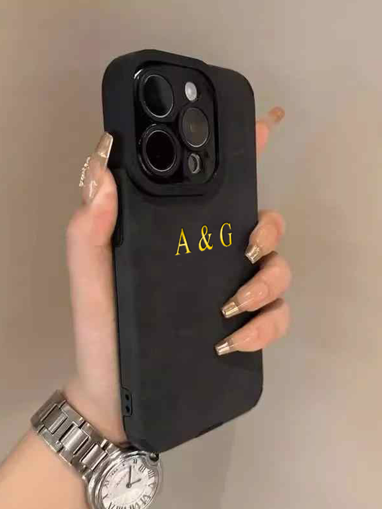 高級ラムスキンレザー製、イニシャル・名前入りカスタムケース  - Phone Accessories Names のレビューと価格