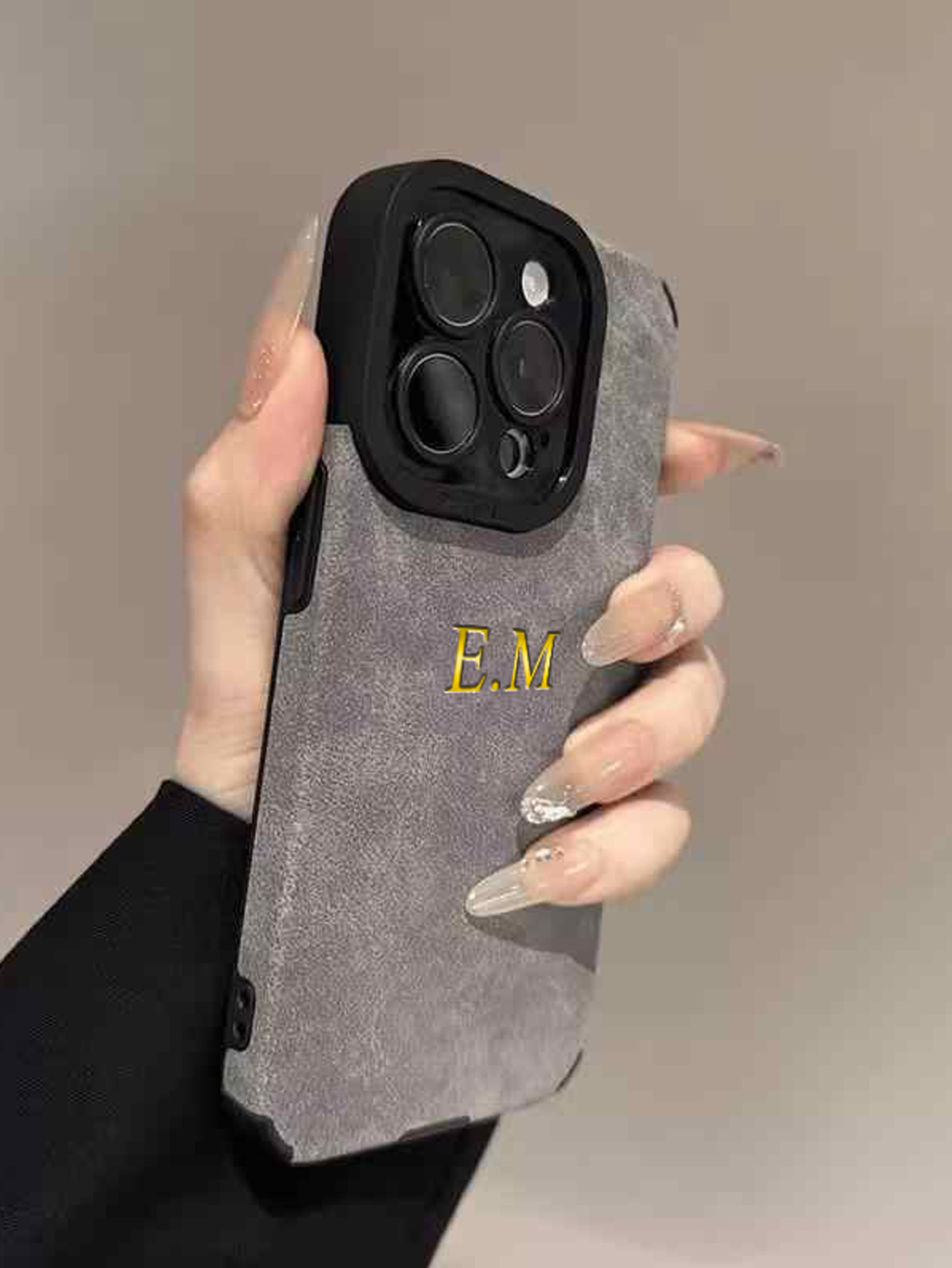 高級ラムスキンレザー製、イニシャル・名前入りカスタムケース  - Phone Accessories Names のレビューと価格
